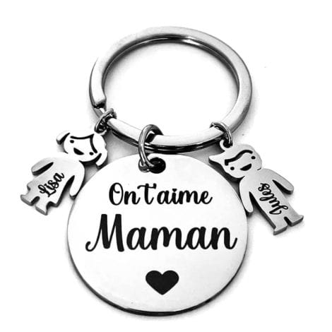 Cadeau personnalisé pour maman et mamie avec les prénoms des enfants : porte-clés original, idée fête des grands-mères.