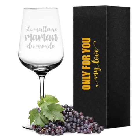 Verre à vin spécial pour Maman avec le message “La meilleure maman du monde”. Idéal pour cadeau d’anniversaire, de la fête des Mères ou de Noël.