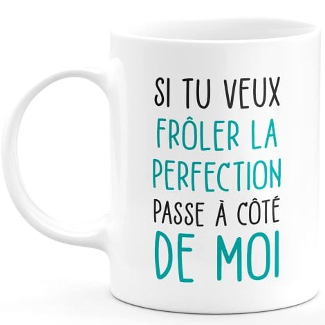 Tasse Frôler La Perfection – Cadeau Retraite, Original, Drôle – Idéal pour Couple, Geek et Anniversaire.