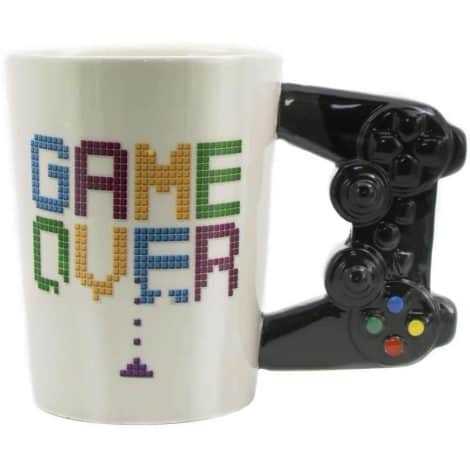 Tasse de Jeu Manette KG, fabriquée en grès, de dimensions 14,5 x 11,5 cm.