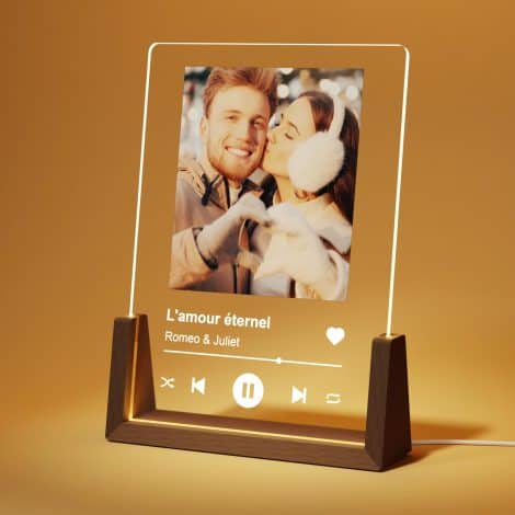 Giftove : idée cadeau personnalisée avec une plaque Spotify et cadre photo pour couple, amis et famille. Idéal pour anniversaire, Noël, Saint-Valentin.