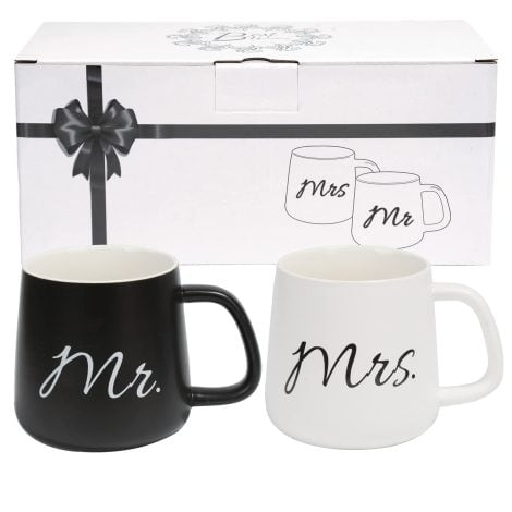 Ensemble de tasses à café “Cymax Mr Mrs” avec couvercle et liège, idéal pour offrir en cadeau.