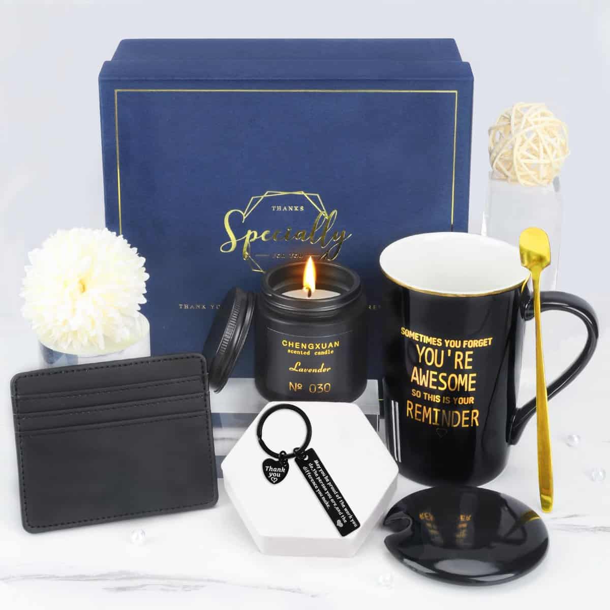 YYDSXK Cadeau Anniversaire Femme Homme, Coffret Cadeau Homme, 12oz Tasse à Café Porcelaine Personnalisé avec Bougie Parfumées, Porte-cartes en Cuir, Porte-Clés, Idee Cadeau pour Papa maman Papi Soeur