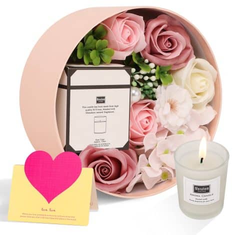 Coffret cadeau personnalisé pour maman avec savon fleur, bougies parfumées et fleur artificielle.