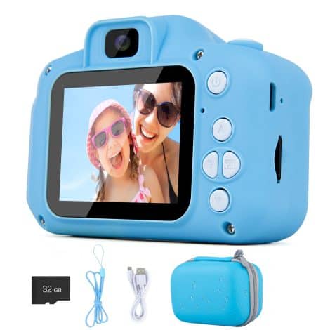 Appareil photo pour enfants avec batterie rechargeable, parfait pour cadeaux d’anniversaire ou Noël, avec étui bleu de protection.