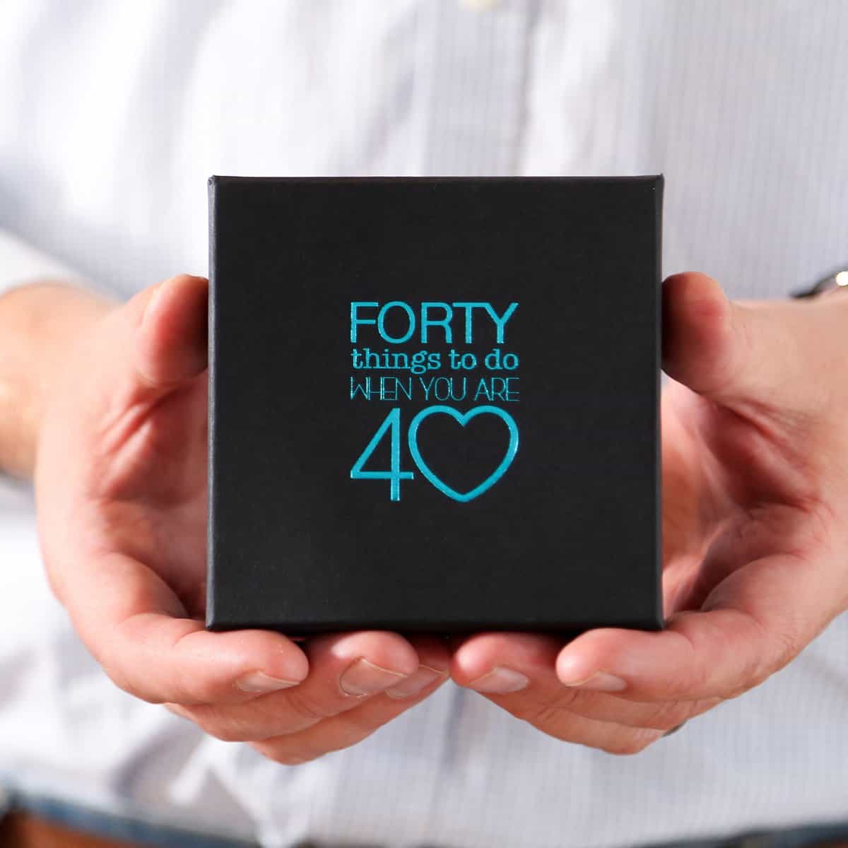 Forty Things To Do When You Are 40 - Un cadeau d'anniversaire pour les femmes et les hommes pour faire durer les célébrations toute l'année. 40e cadeau pour ceux qui seront bientôt 40 ans qui ont déjà