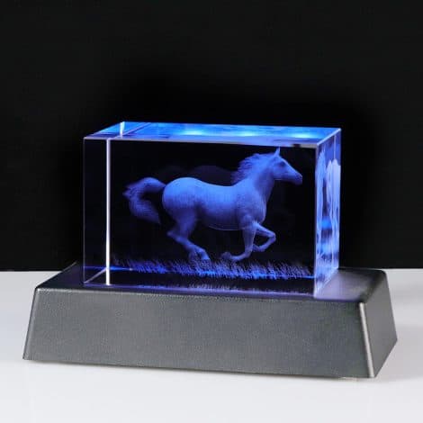 Figurine de cheval en cristal gravé avec support LED – Cadeau d’anniversaire pour les passionnés de chevaux – Pour femmes et filles.