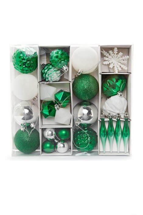 Ensemble de 29 Boules de Noël Heitmann Deco : Décoration en plastique à suspendre, couleur vert, argent et blanc.