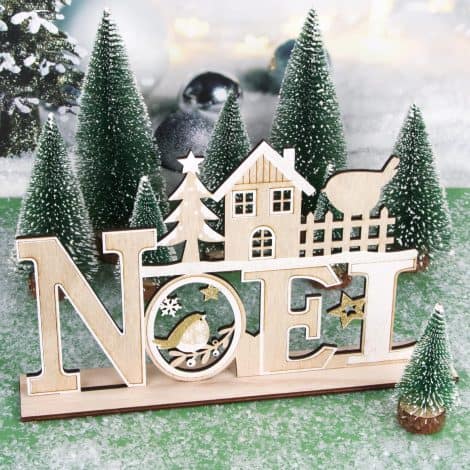 Lettre en Bois et 8 Sapins Miniatures de Noël : Déco festive pour table et bricolage cadeaux.