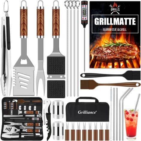 Lot de 30 outils de barbecue en acier inoxydable de haute qualité incluant pince, mallette et tapis. Idéal pour homme, jardin, camping. Cadeau parfait !