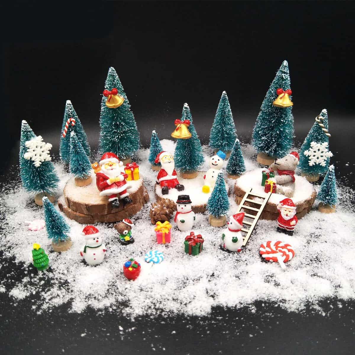 EMiEN 45PCS d'hiver De Noël Miniature Kits D'ornement pour DIY Scène De Noël Fée Jardin Maison De Poupée Décor À La Maison, Mini Arbres De Noël, Bonhomme De Neige pour la Décoration De Fête De Noël