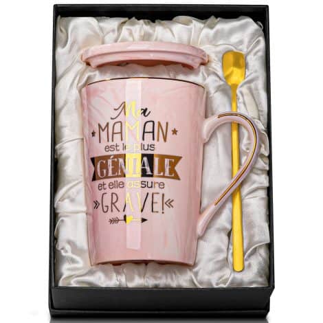 Idée cadeau unique pour l’anniversaire de maman : Tasse en céramique rose avec inscription dorée.