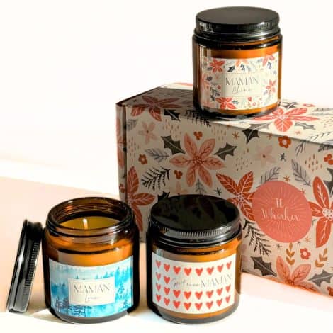 Coffret Noël pour maman avec 3 bougies parfumées Maman Chérie, Maman Louve & Je t’aime Maman. Te Whaka.
