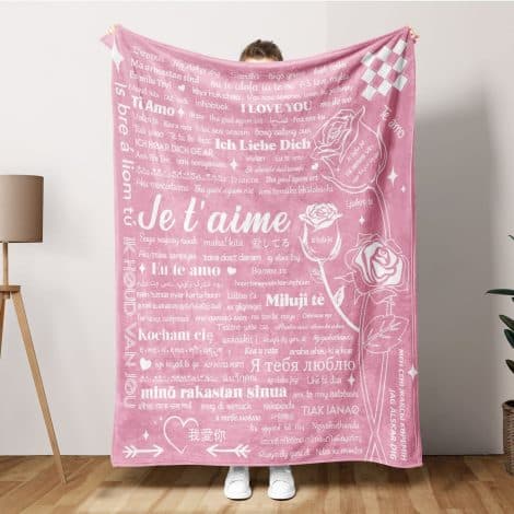 Cadeau Femme: Couverture d’amour avec “Je t’aime” en 100 langues pour différentes occasions.